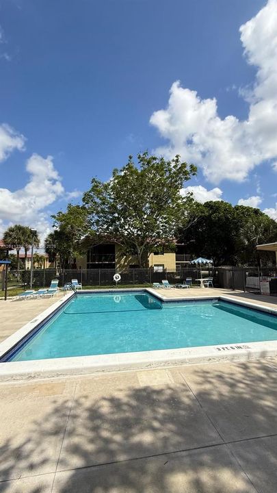Active With Contract: $2,350 (2 beds, 2 baths, 1231 Square Feet)