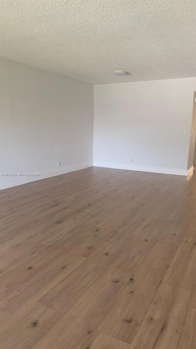 Active With Contract: $2,350 (2 beds, 2 baths, 1231 Square Feet)