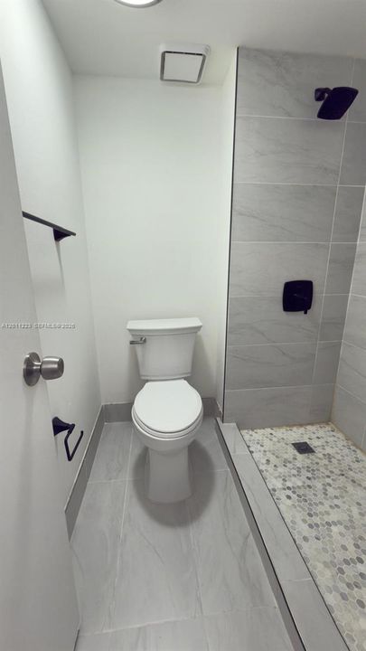 Active With Contract: $2,350 (2 beds, 2 baths, 1231 Square Feet)