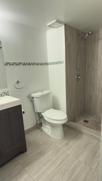 Active With Contract: $2,350 (2 beds, 2 baths, 1231 Square Feet)