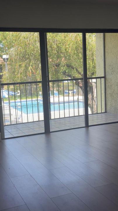 Active With Contract: $2,350 (2 beds, 2 baths, 1231 Square Feet)
