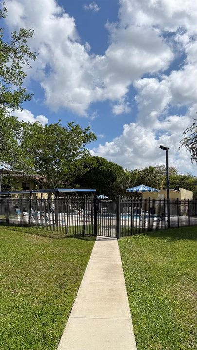 Active With Contract: $2,350 (2 beds, 2 baths, 1231 Square Feet)