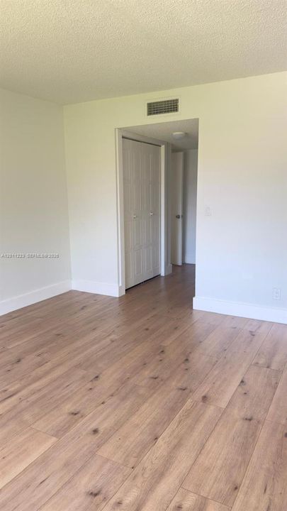 Active With Contract: $2,350 (2 beds, 2 baths, 1231 Square Feet)