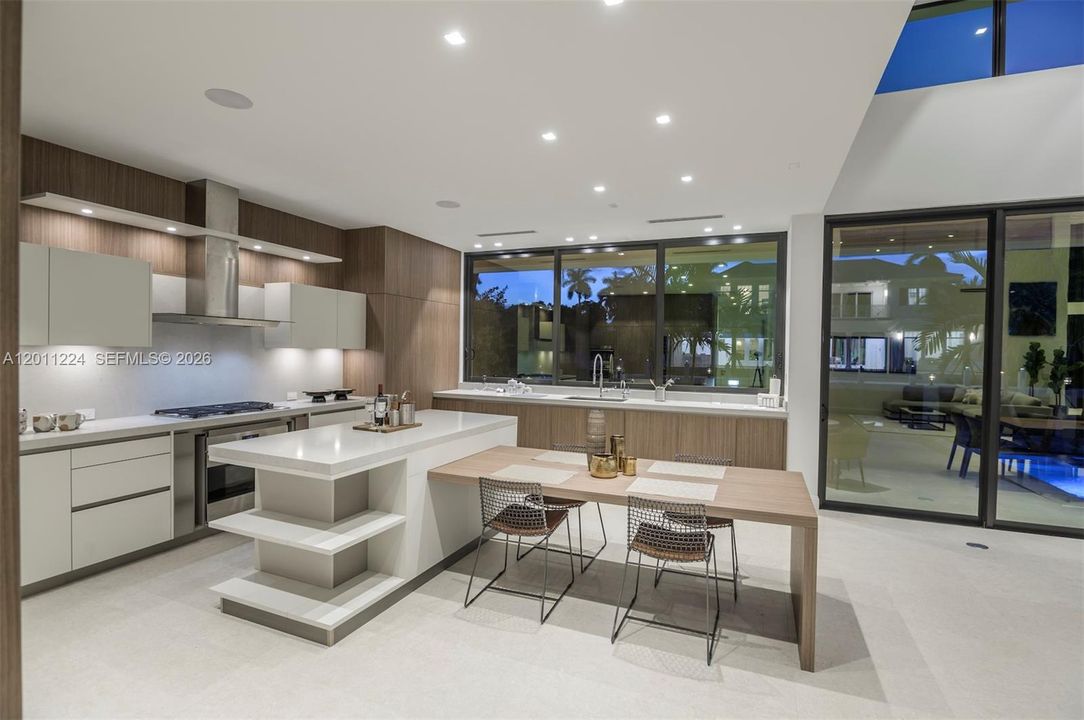 En Renta: $35,000 (4 camas, 4 baños, 4036 Pies cuadrados)