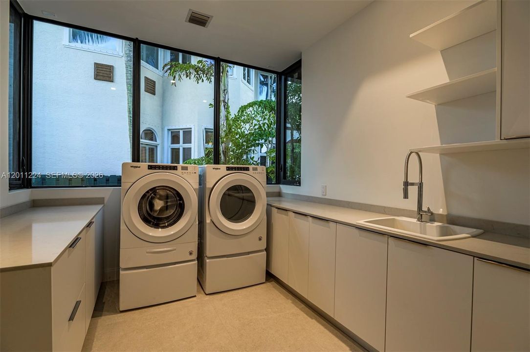En Renta: $35,000 (4 camas, 4 baños, 4036 Pies cuadrados)