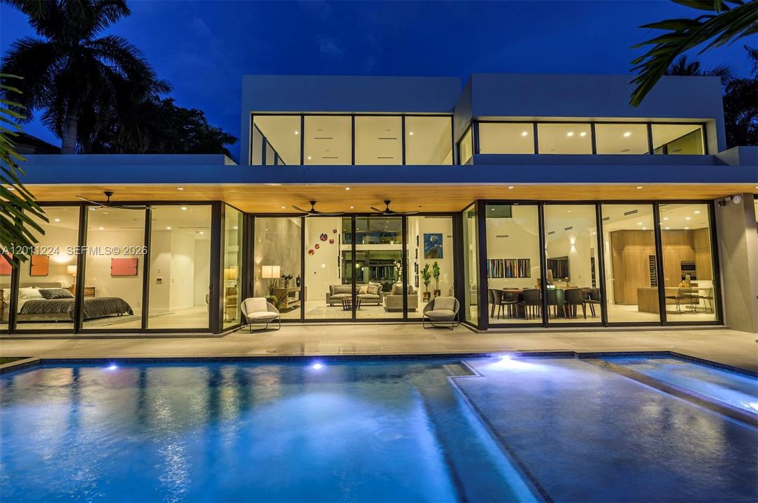 En Renta: $35,000 (4 camas, 4 baños, 4036 Pies cuadrados)