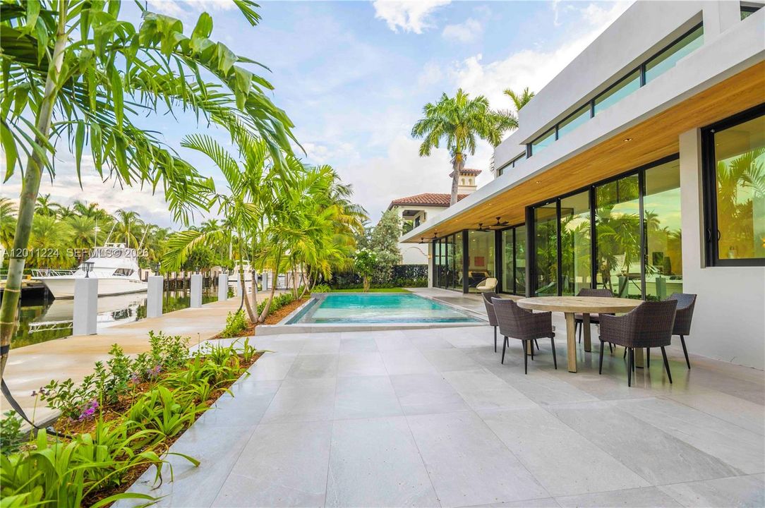En Renta: $35,000 (4 camas, 4 baños, 4036 Pies cuadrados)