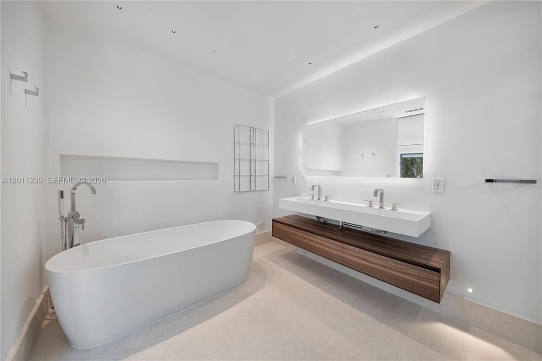 For Sale: $12,999,000 (6 beds, 7 baths, 9035 Square Feet)