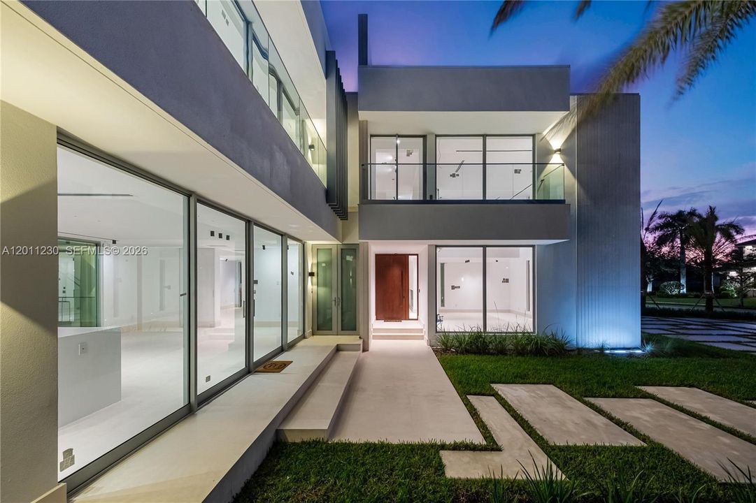 For Sale: $12,999,000 (6 beds, 7 baths, 9035 Square Feet)