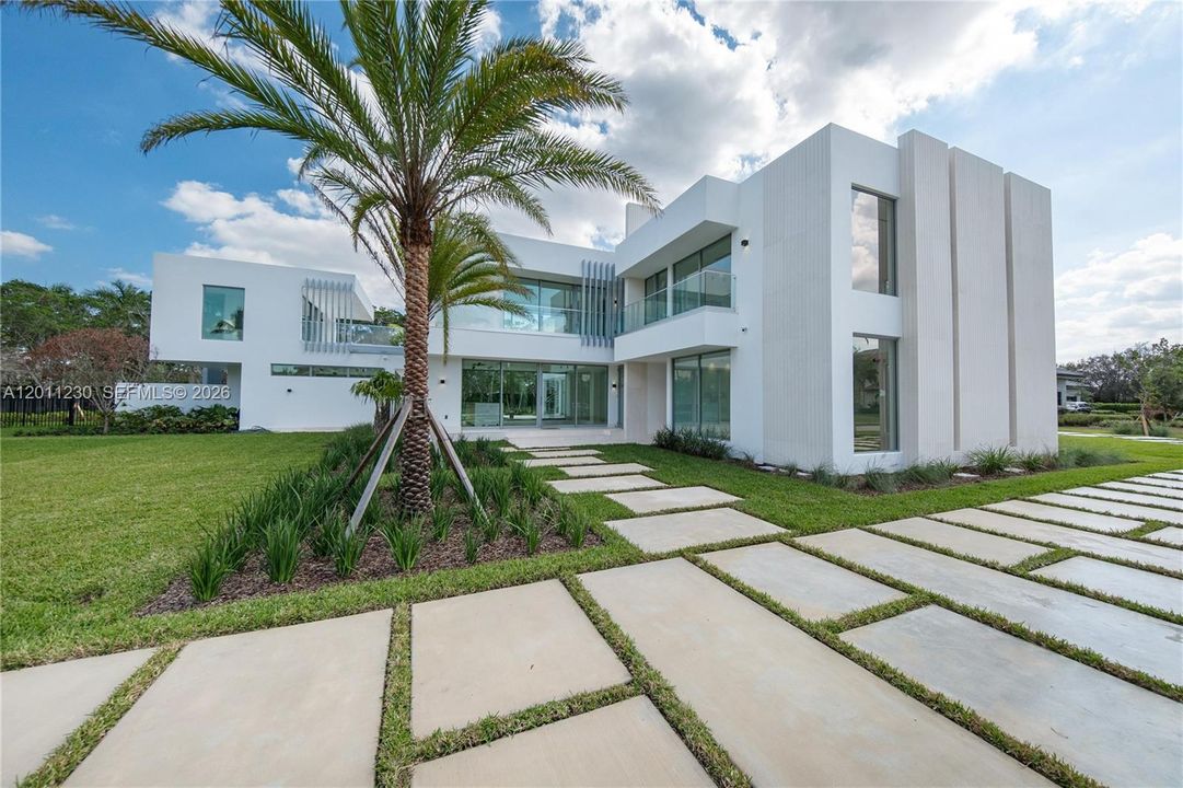 For Sale: $12,999,000 (6 beds, 7 baths, 9035 Square Feet)
