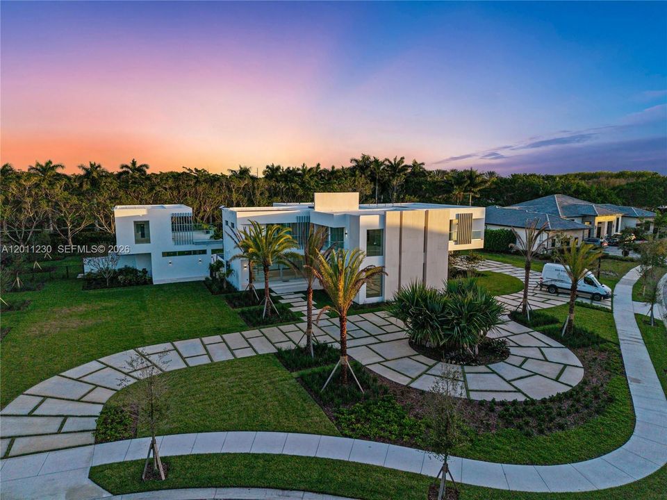 For Sale: $12,999,000 (6 beds, 7 baths, 9035 Square Feet)