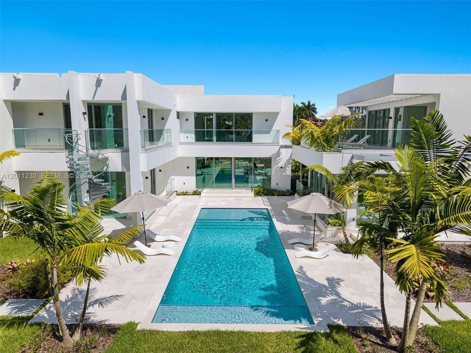 For Sale: $11,499,900 (6 beds, 7 baths, 9035 Square Feet)