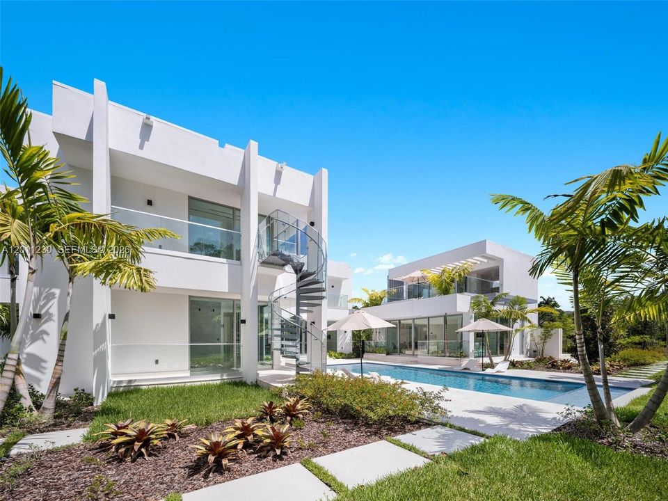 For Sale: $11,499,900 (6 beds, 7 baths, 9035 Square Feet)