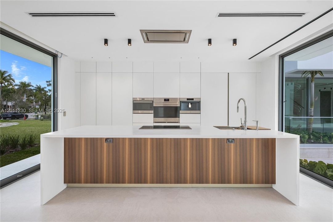 For Sale: $12,999,000 (6 beds, 7 baths, 9035 Square Feet)