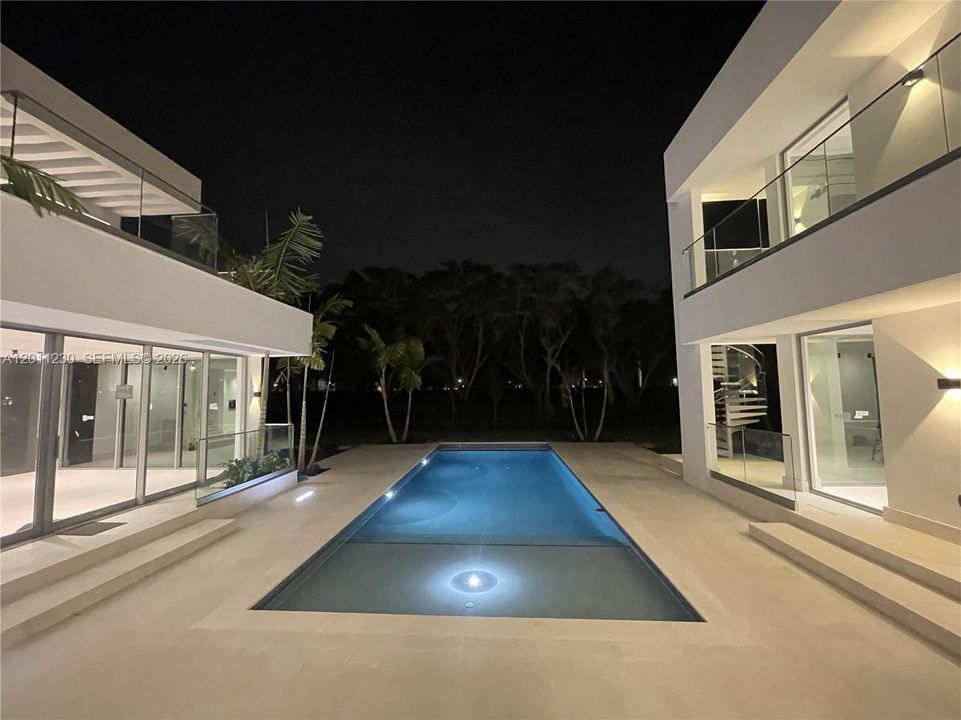 For Sale: $12,999,000 (6 beds, 7 baths, 9035 Square Feet)
