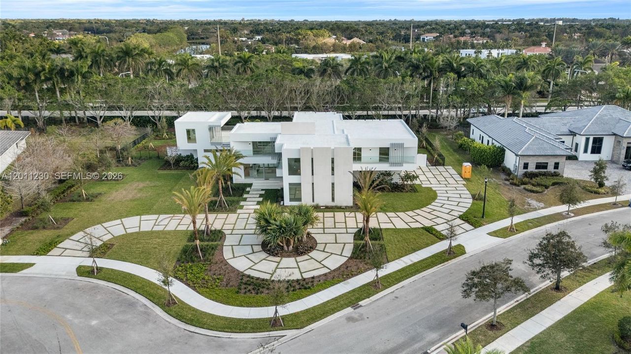 For Sale: $12,999,000 (6 beds, 7 baths, 9035 Square Feet)