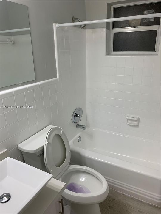 Active With Contract: $1,295 (0 beds, 1 baths, 210 Square Feet)