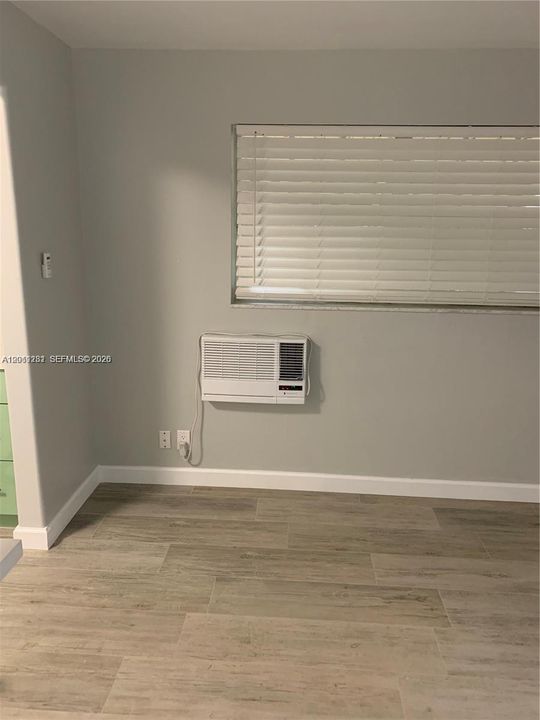 Active With Contract: $1,295 (0 beds, 1 baths, 210 Square Feet)