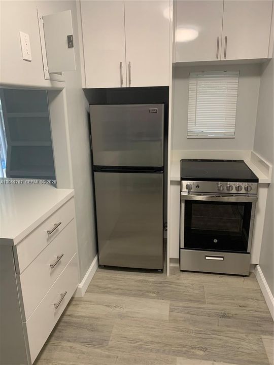 Active With Contract: $1,295 (0 beds, 1 baths, 210 Square Feet)