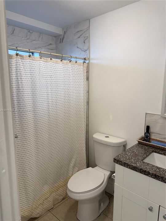 На продажу: $198,999 (1 спален, 1 ванн, 680 Квадратных фут)