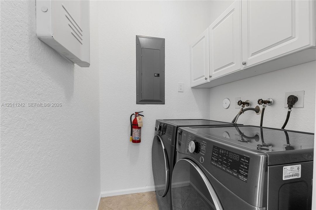 Active With Contract: $699,000 (3 beds, 2 baths, 2290 Square Feet)