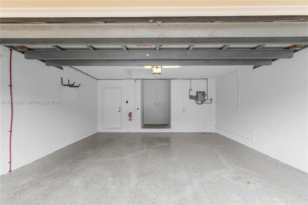Active With Contract: $699,000 (3 beds, 2 baths, 2290 Square Feet)