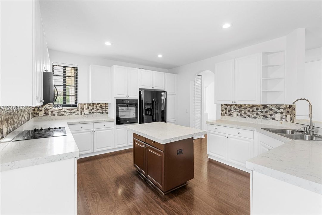 Active With Contract: $699,000 (3 beds, 2 baths, 2290 Square Feet)