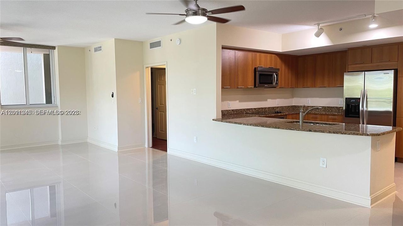 Activo con contrato: $3,600 (3 camas, 2 baños, 1495 Pies cuadrados)