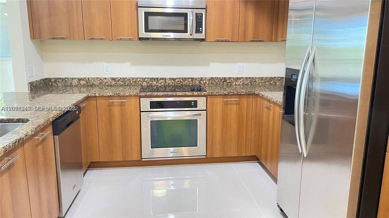 Activo con contrato: $3,600 (3 camas, 2 baños, 1495 Pies cuadrados)