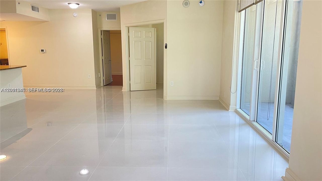Activo con contrato: $3,600 (3 camas, 2 baños, 1495 Pies cuadrados)