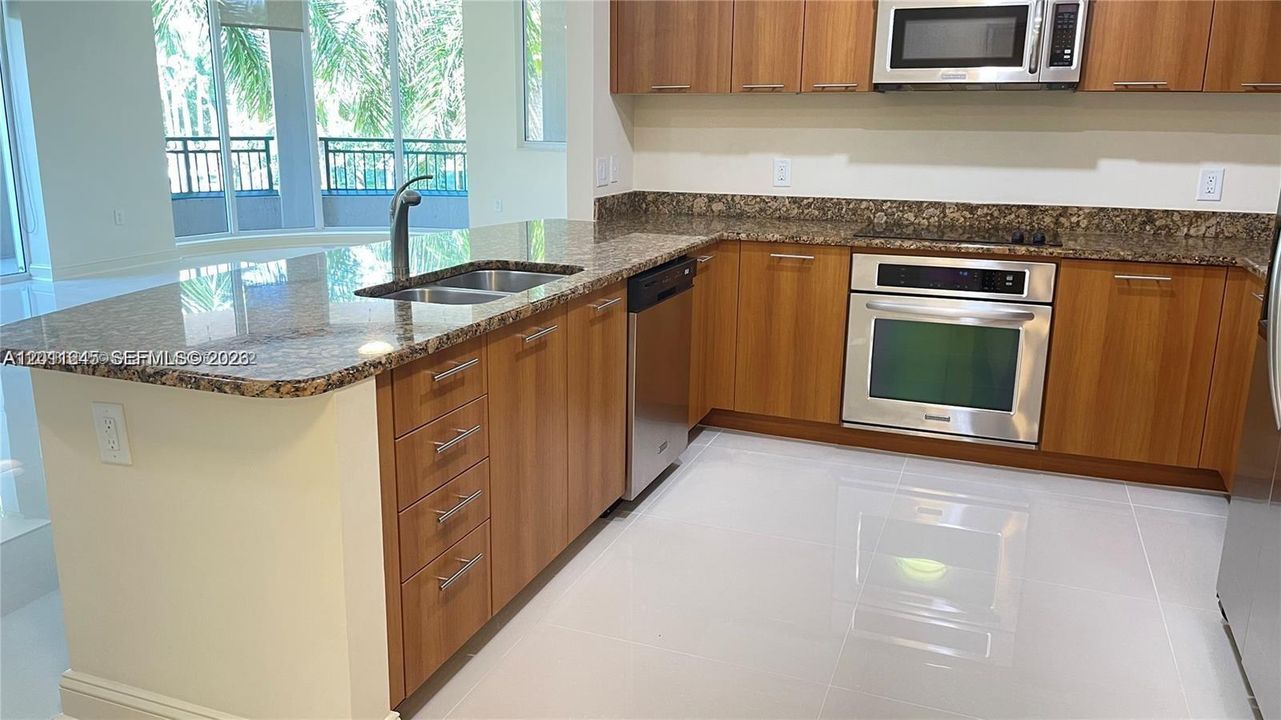 Activo con contrato: $3,600 (3 camas, 2 baños, 1495 Pies cuadrados)