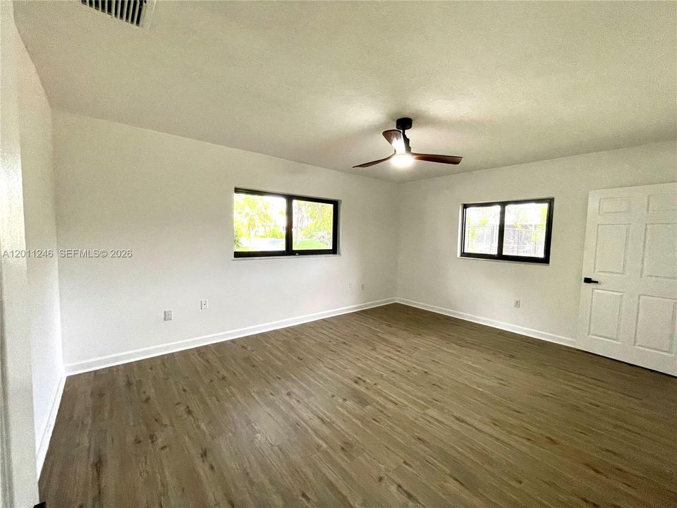 Recientemente alquilado: $5,600 (3 camas, 2 baños, 2393 Pies cuadrados)