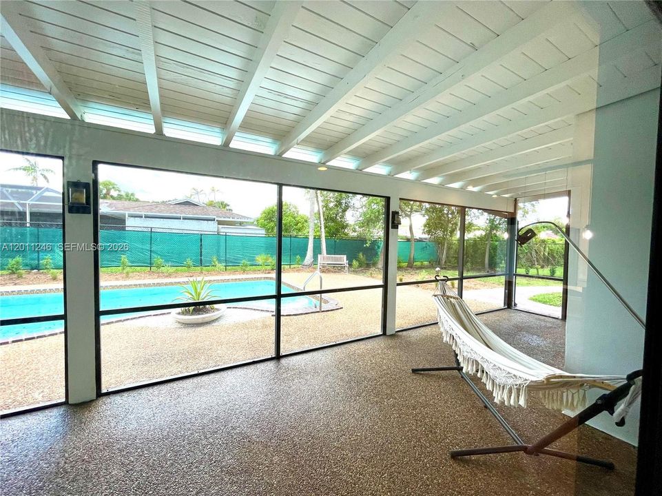 Recientemente alquilado: $5,600 (3 camas, 2 baños, 2393 Pies cuadrados)