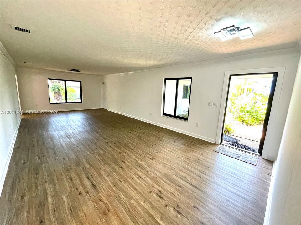 Recientemente alquilado: $5,600 (3 camas, 2 baños, 2393 Pies cuadrados)