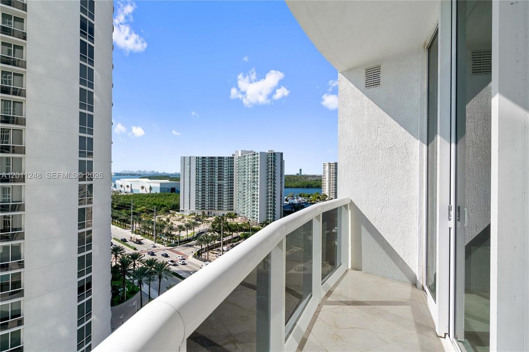 For Sale: $1,999,990 (3 beds, 3 baths, 2327 Square Feet)