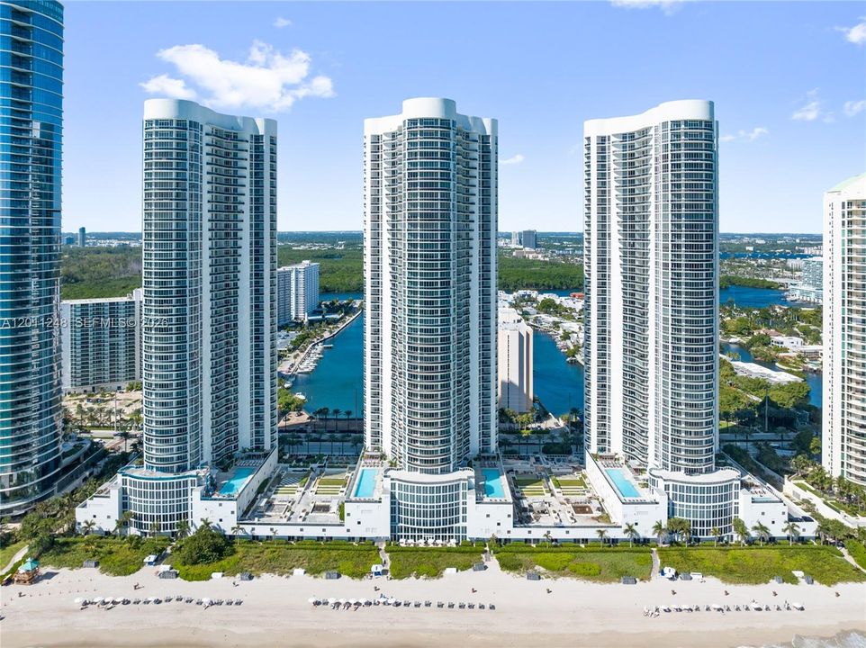 For Sale: $1,999,990 (3 beds, 3 baths, 2327 Square Feet)