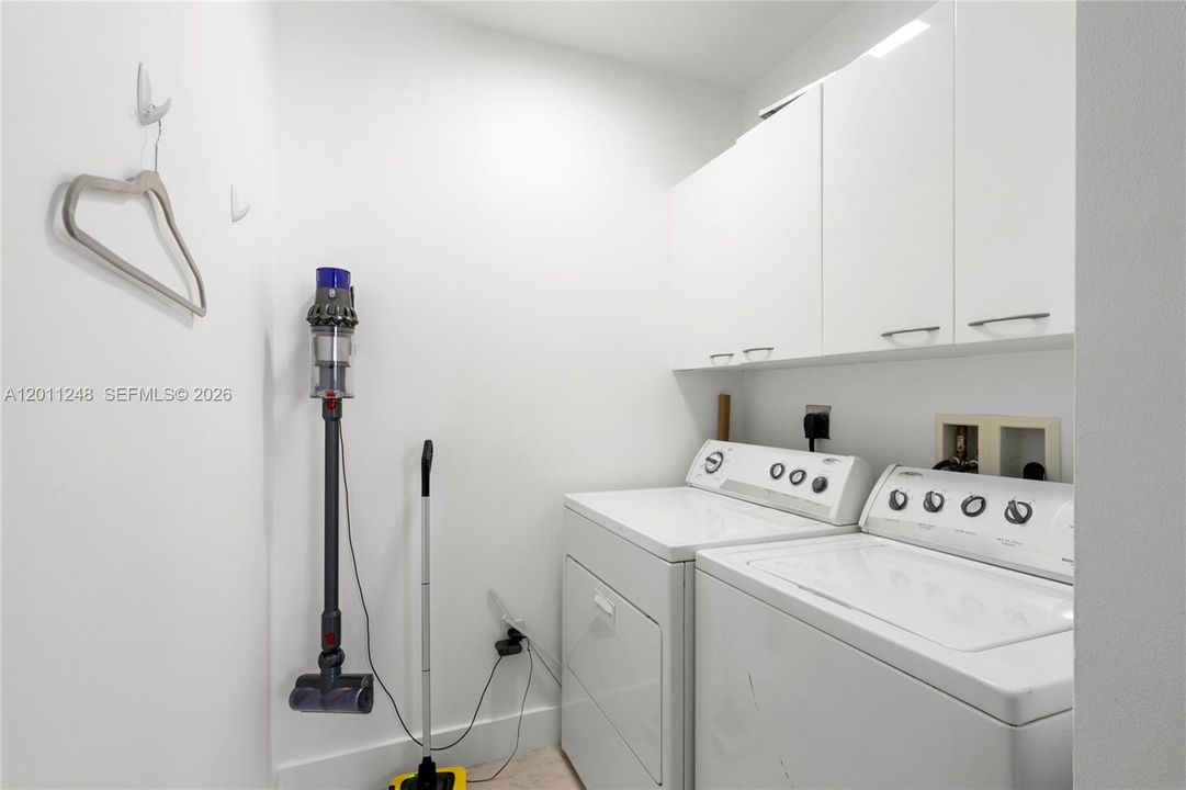 For Sale: $1,999,990 (3 beds, 3 baths, 2327 Square Feet)