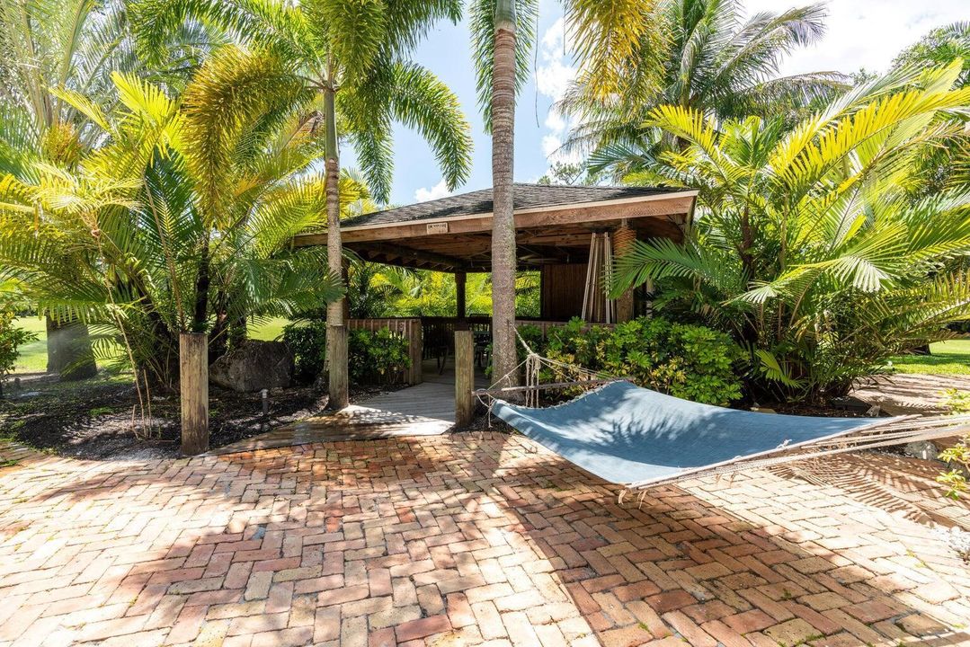 Tiki Hut