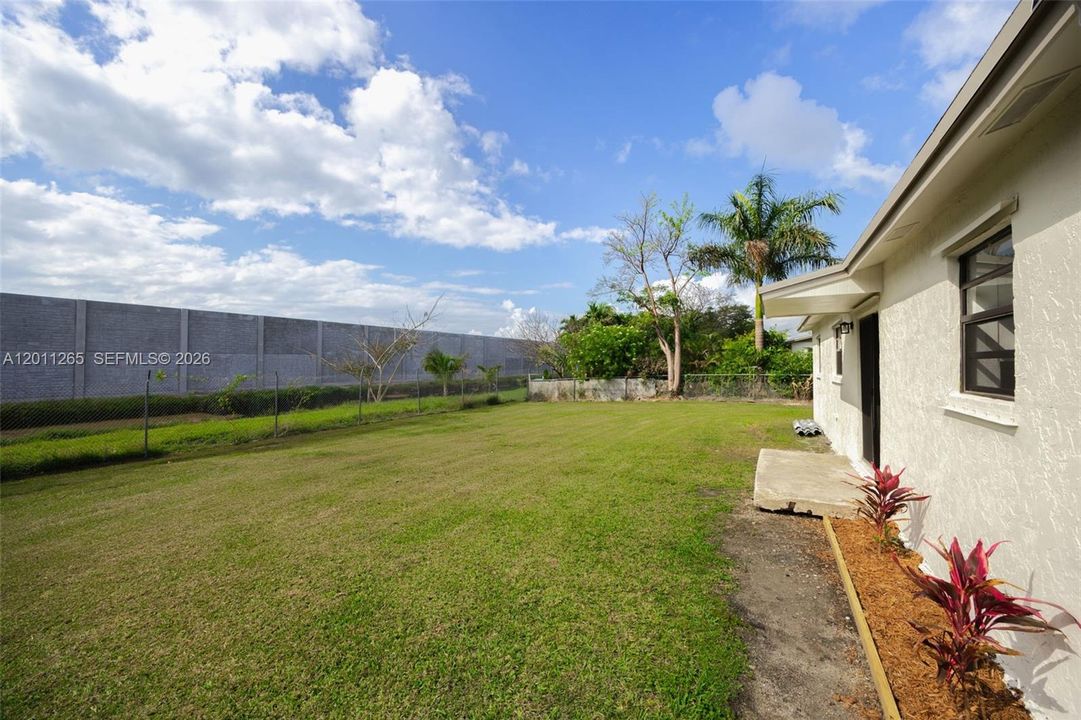 En Venta: $495,000 (4 camas, 2 baños, 1216 Pies cuadrados)
