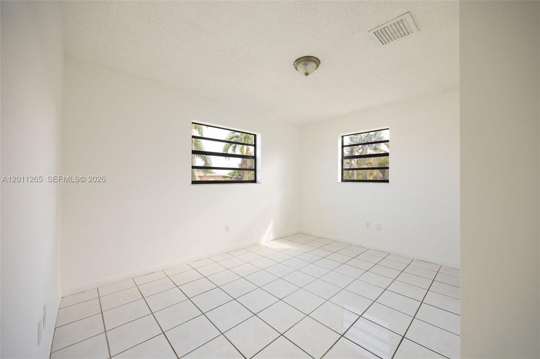 En Venta: $495,000 (4 camas, 2 baños, 1216 Pies cuadrados)