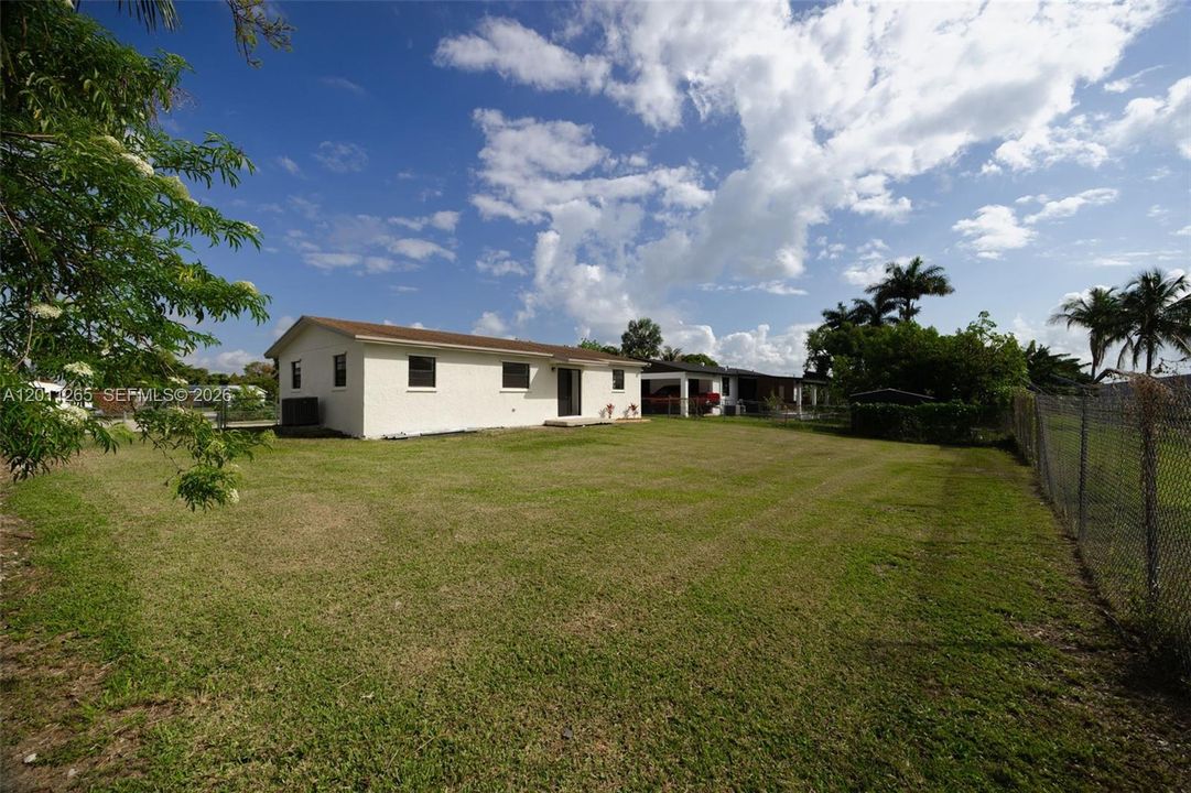En Venta: $495,000 (4 camas, 2 baños, 1216 Pies cuadrados)