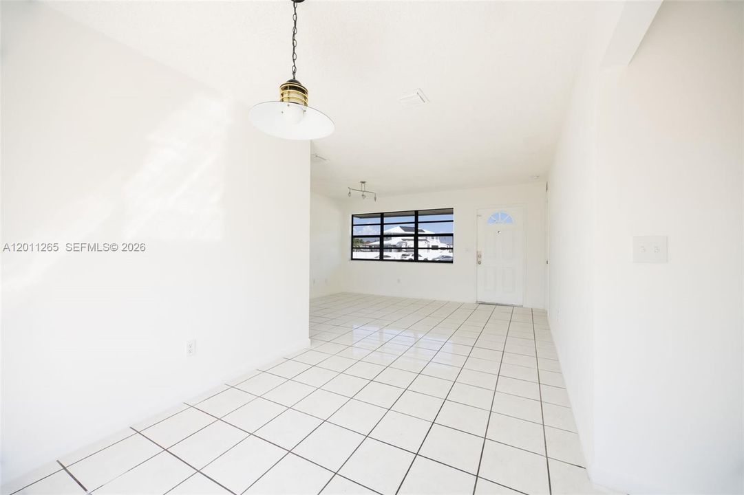 En Venta: $495,000 (4 camas, 2 baños, 1216 Pies cuadrados)