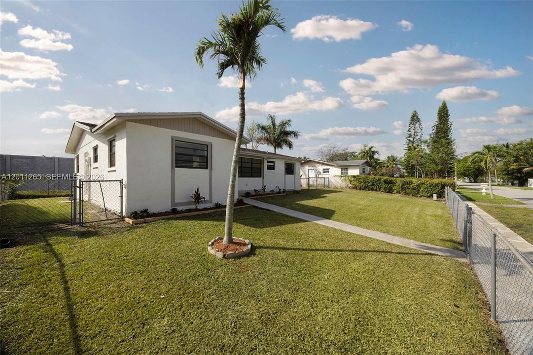 En Venta: $495,000 (4 camas, 2 baños, 1216 Pies cuadrados)