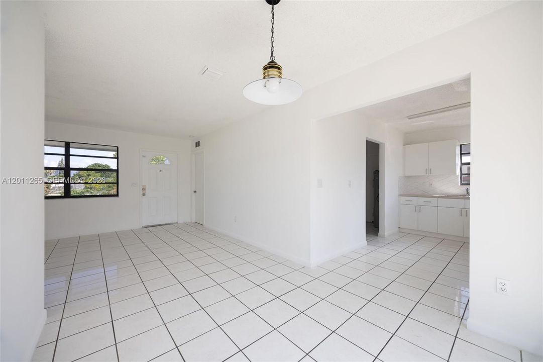 En Venta: $495,000 (4 camas, 2 baños, 1216 Pies cuadrados)