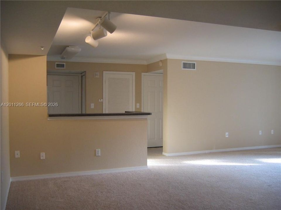 For Rent: $2,000 (2 beds, 2 baths, 1079 Square Feet)