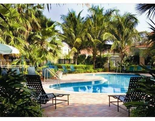 For Rent: $2,000 (2 beds, 2 baths, 1079 Square Feet)