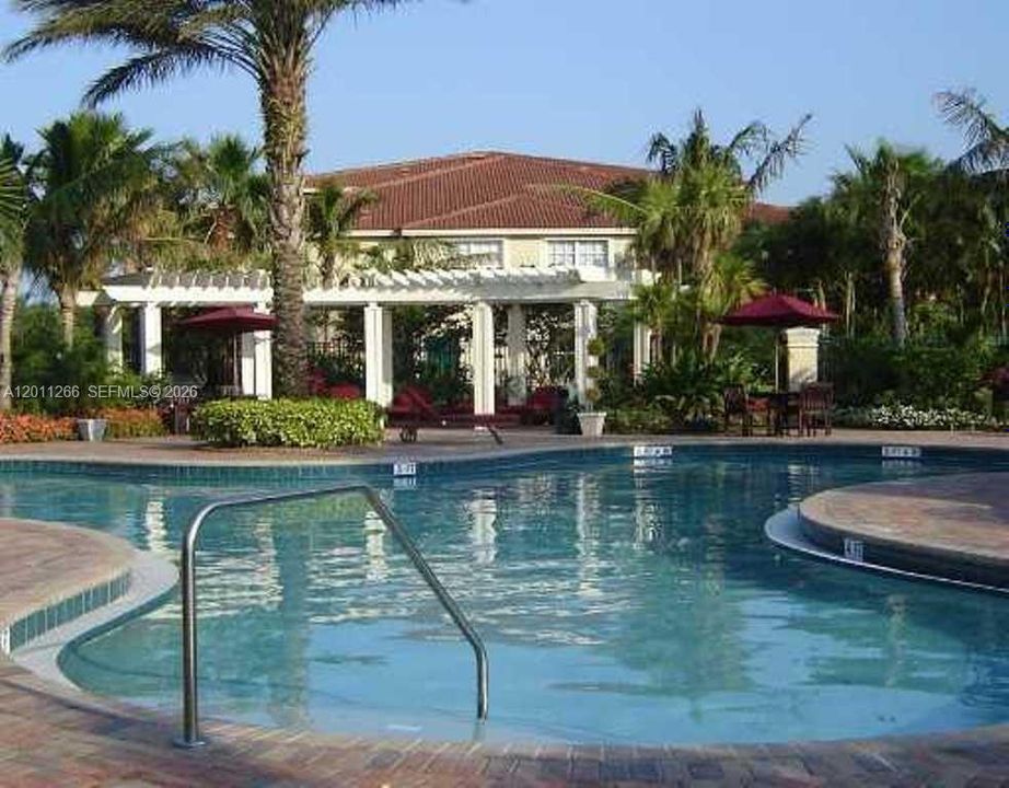 For Rent: $2,000 (2 beds, 2 baths, 1079 Square Feet)