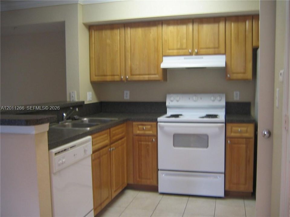 For Rent: $2,000 (2 beds, 2 baths, 1079 Square Feet)