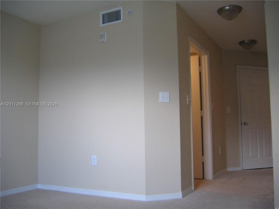 For Rent: $2,000 (2 beds, 2 baths, 1079 Square Feet)