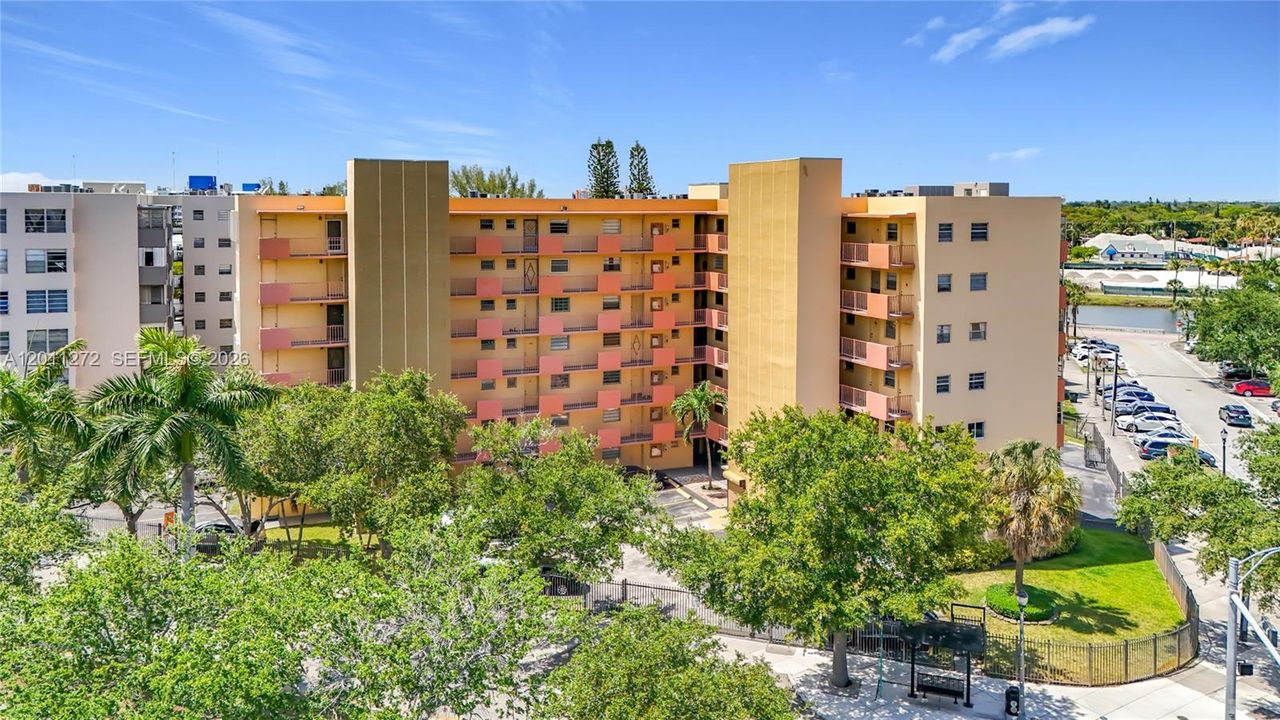 For Sale: $210,000 (2 beds, 2 baths, 1166 Square Feet)